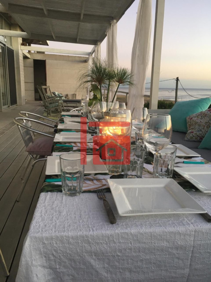 Casa ID.688 - CASA EN VENTA Y ALQUILER DE TEMPORADA. 4 SUITES. MANANTIALES FRENTE AL MAR 