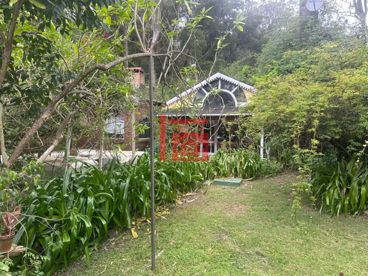 Casa ID.986 - Casa en Venta y Alquiler Anual en Pinares. 4 dormitorios y 3 baños. Piscina