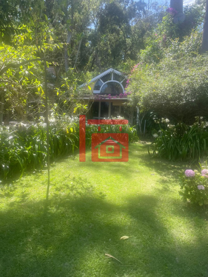 Casa ID.986 - Casa en Venta y Alquiler Anual en Pinares. 4 dormitorios y 3 baños. Piscina