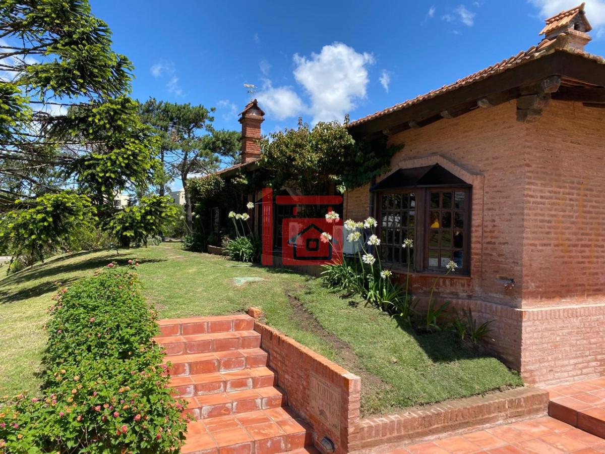 Casa ID.793 - Casa en alquiler en Montoya - La Barra. 4 dormitorios y 4 baños 