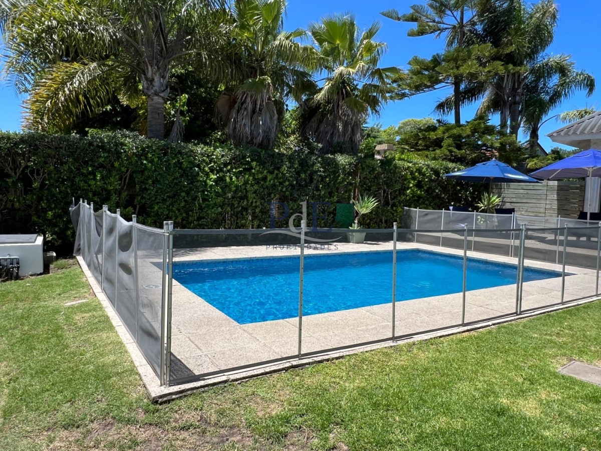 Residencia en Barrio Cantegril | 3 Dormitorios y Amplio Jardín. - Imagen 24