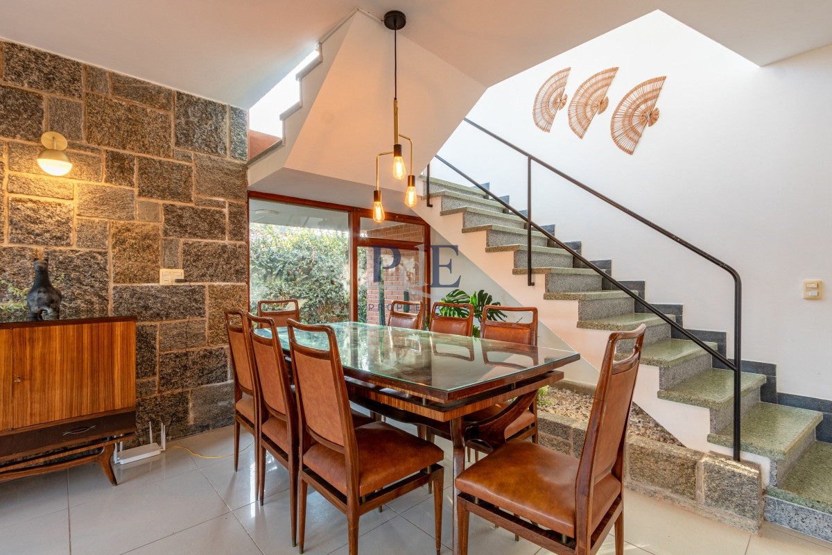 Casa en Alquiler Anual | 3 Dormitorios Playa Mansa, Punta del Este. - Imagen 2