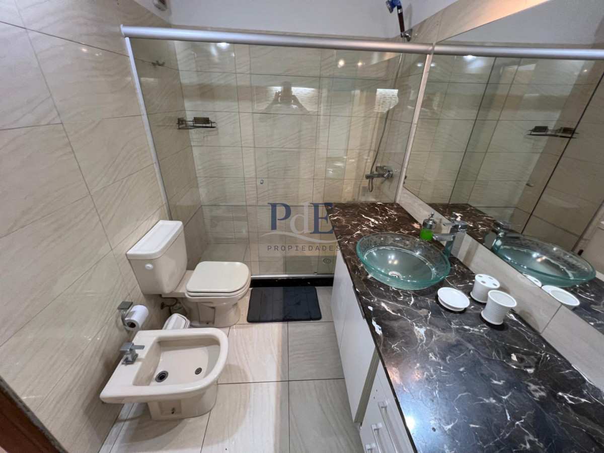 Residencia en Barrio Cantegril | 3 Dormitorios y Amplio Jardín. - Imagen 15