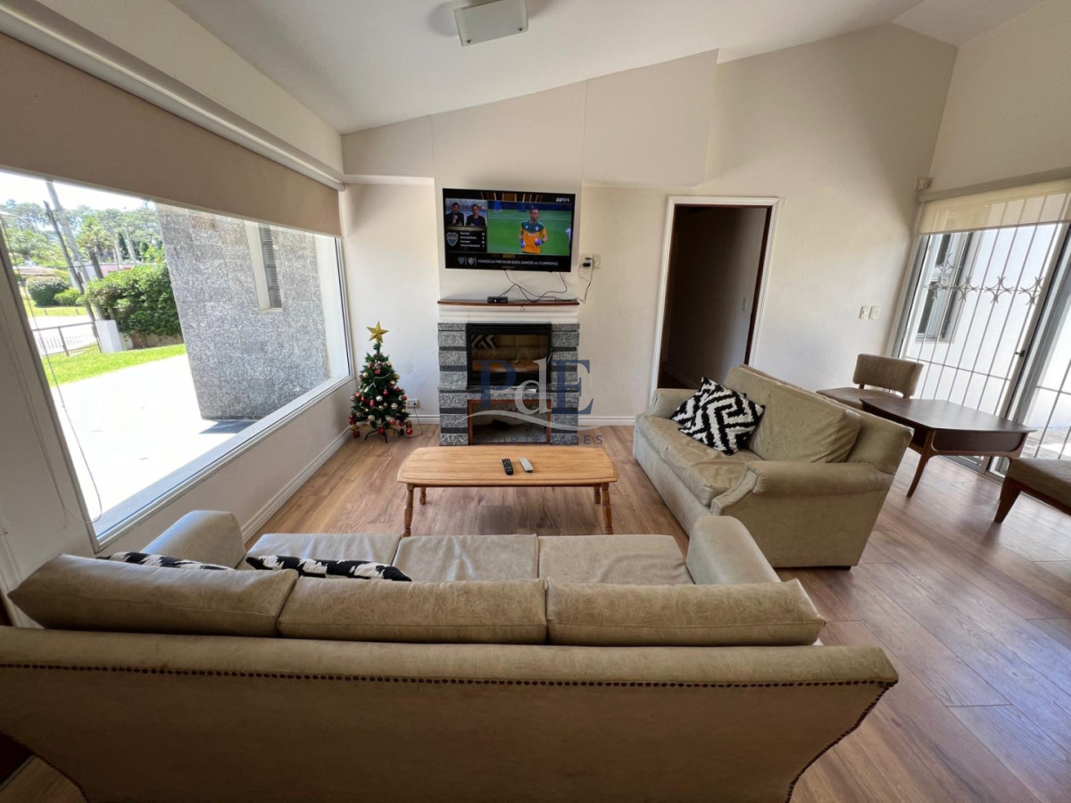 Residencia en Barrio Cantegril | 3 Dormitorios y Amplio Jardín. - Imagen 4