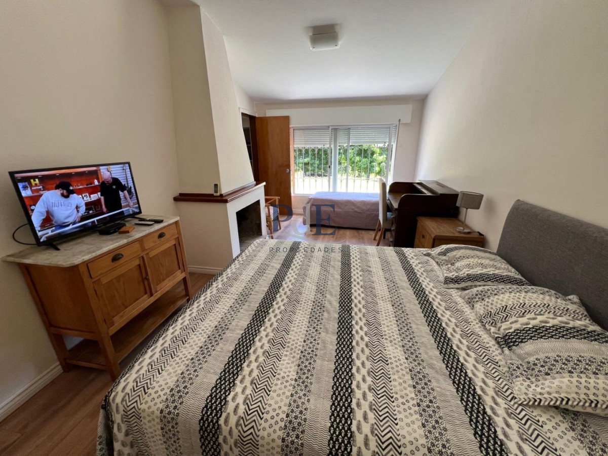 Residencia en Barrio Cantegril | 3 Dormitorios y Amplio Jardín. - Imagen 12