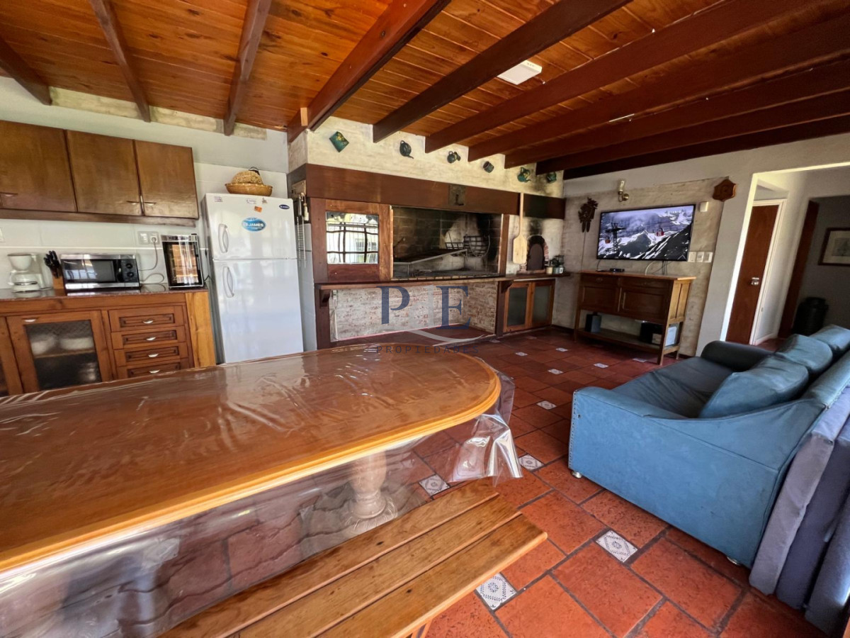 Residencia en Barrio Cantegril | 3 Dormitorios y Amplio Jardín. - Imagen 20