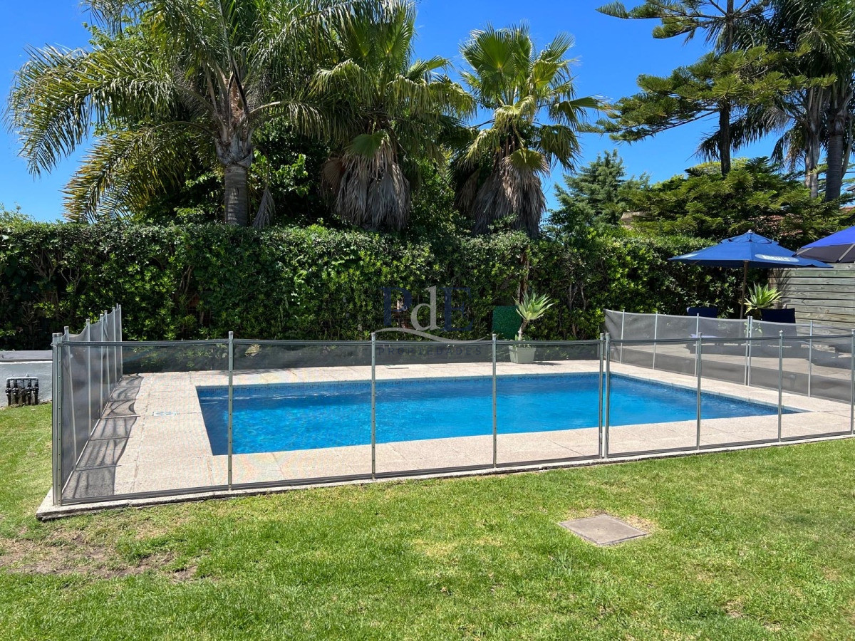 Residencia en Barrio Cantegril | 3 Dormitorios y Amplio Jardín. - Imagen 23