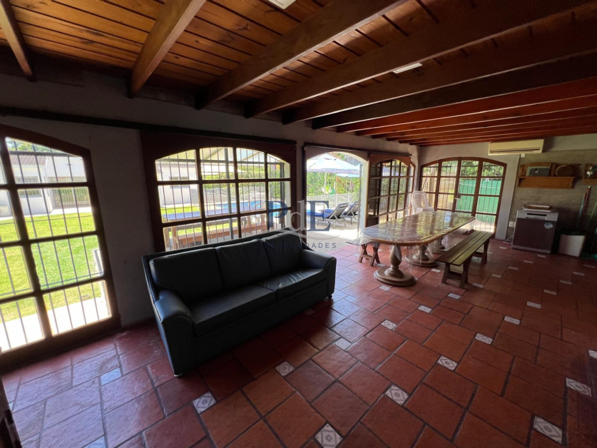 Residencia en Barrio Cantegril | 3 Dormitorios y Amplio Jardín. - Imagen 19