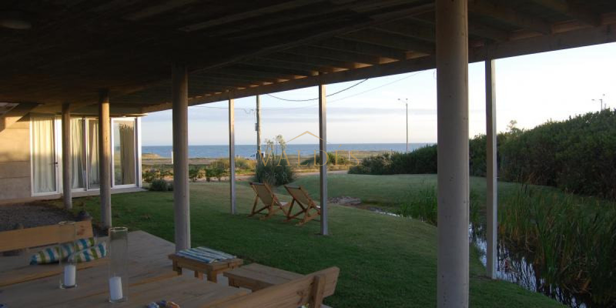 Casa ID.5489 - CASA EN VENTA Y ALQUILER DE TEMPORADA. 4 SUITES. MANANTIALES FRENTE AL MAR 