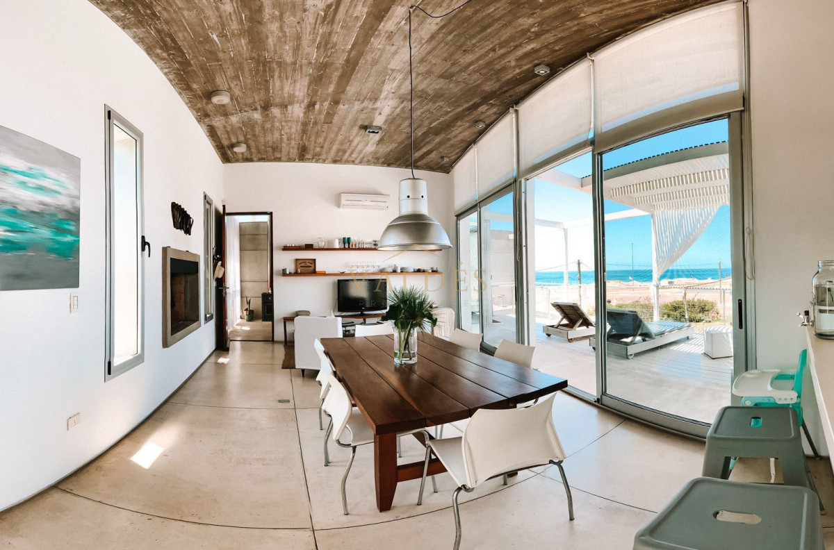 Casa ID.5489 - CASA EN VENTA Y ALQUILER DE TEMPORADA. 4 SUITES. MANANTIALES FRENTE AL MAR 