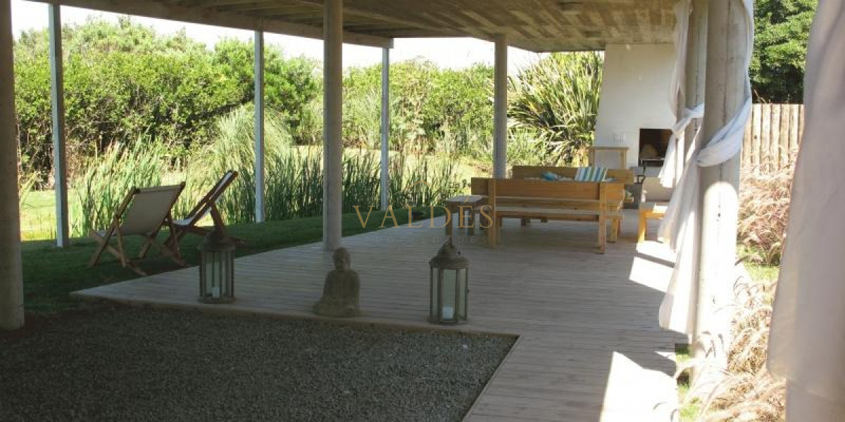 Casa ID.5489 - CASA EN VENTA Y ALQUILER DE TEMPORADA. 4 SUITES. MANANTIALES FRENTE AL MAR 