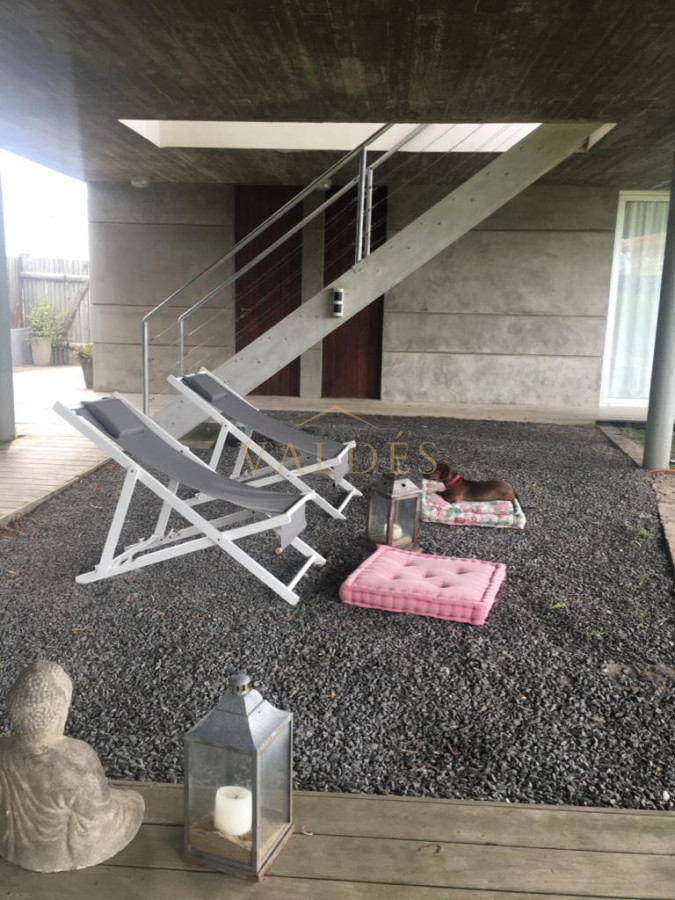 Casa ID.5489 - CASA EN VENTA Y ALQUILER DE TEMPORADA. 4 SUITES. MANANTIALES FRENTE AL MAR 