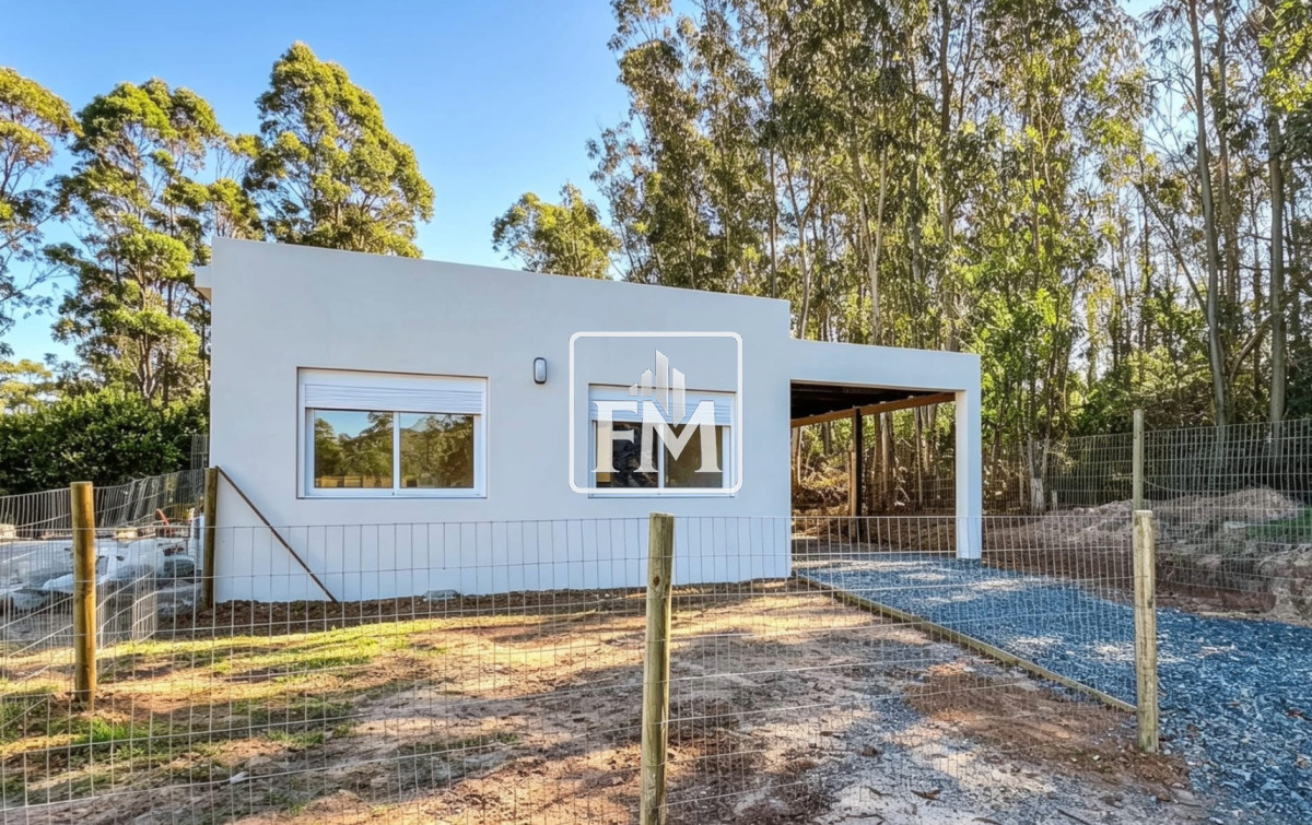 Casa ID.133 - Casa en Venta  a Estrenar en Piriápolis  de dos dormitorios .Ideal Primera Vivienda