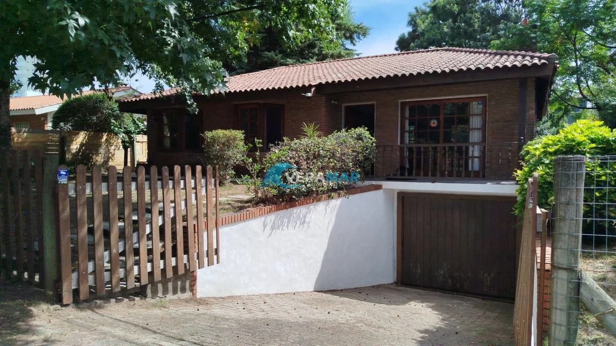 Casa ID.1 - Casa en barrio Cantegril