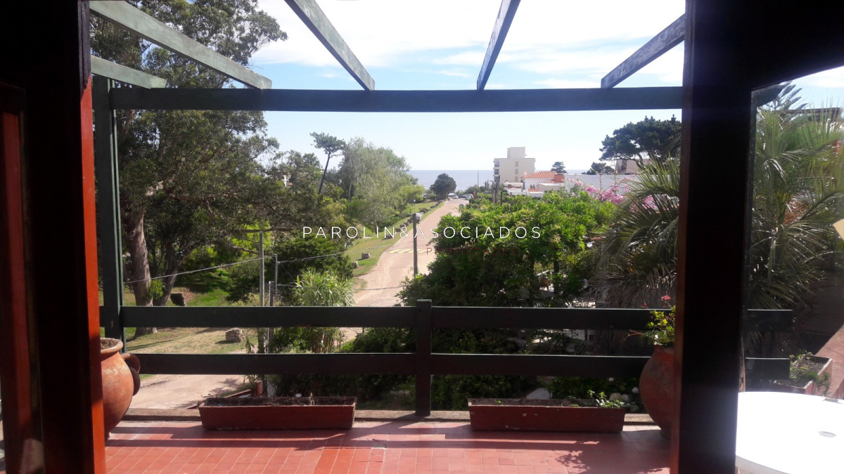 Excelente Ubicacion para Vivir Todo el Año! Casa en Venta Zona de Playa Mansa Cerca de la Playa