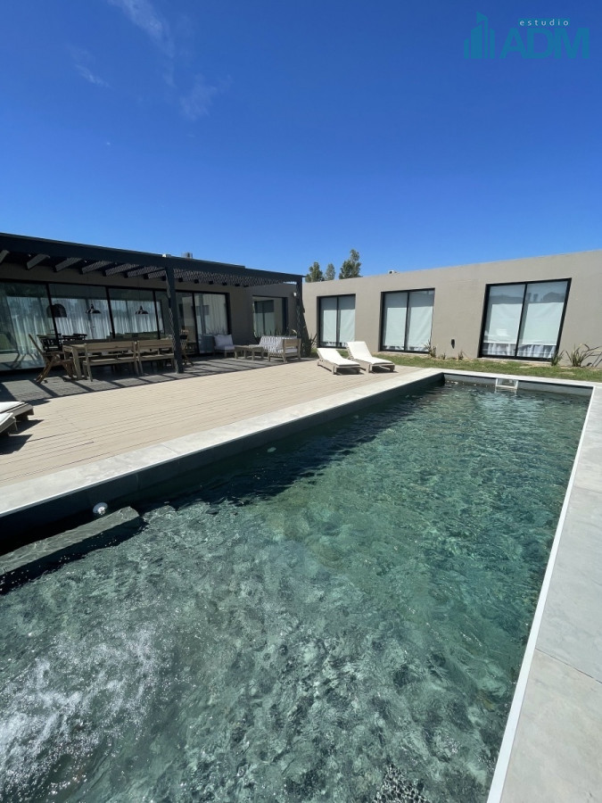 Casa ID.1365 - VENTA DE CASA EN BARRIO PRIVADO PUEBLO MÍO