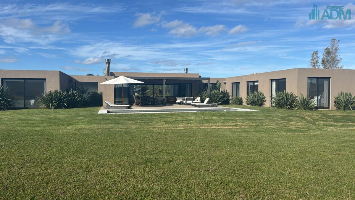 Casa ID.1365 - VENTA DE CASA EN BARRIO PRIVADO PUEBLO MÍO