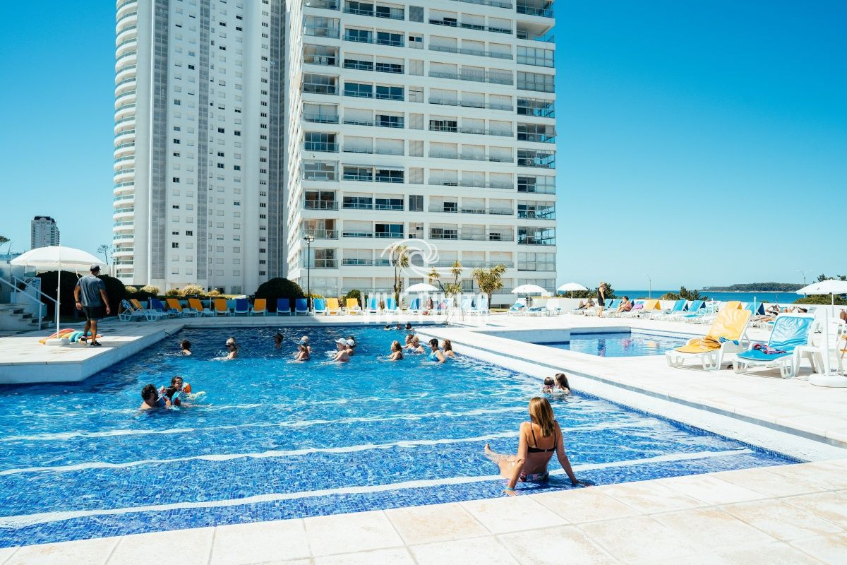 Apartamento ID.912 - Lincoln Center Venta de amplio apartamento con todos los servicios frente al mar