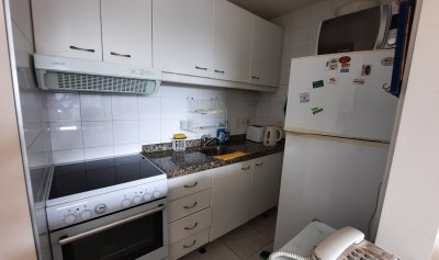 DEPARTAMENTO DE 2 DORMITORIOS EN PISO ALTO DE MUY BUEN EDIFICIO - PMI213016A