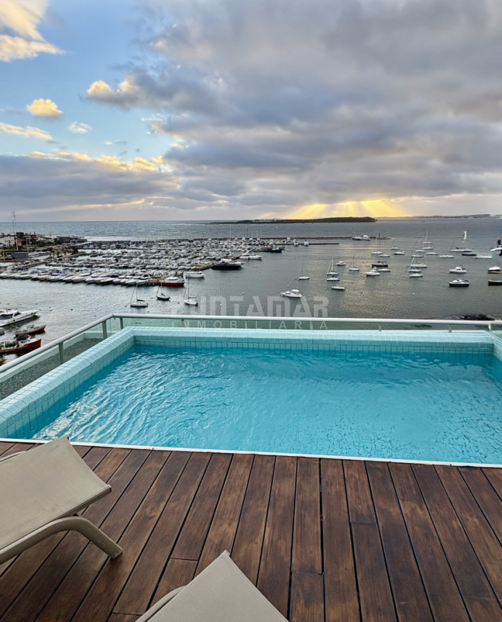 EXCELENTE PENTHOUSE EN EL PUERTO DE PUNTA DEL ESTE. - PMI213900A