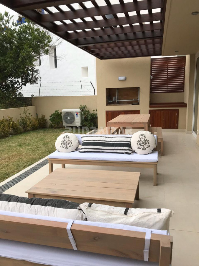 APARTAMENTO EN ALQUILER CON UN LINDO PATIO CON PARRILLERO Y JARDIN SUPER DISFRUTABLE.  - PMI211984A