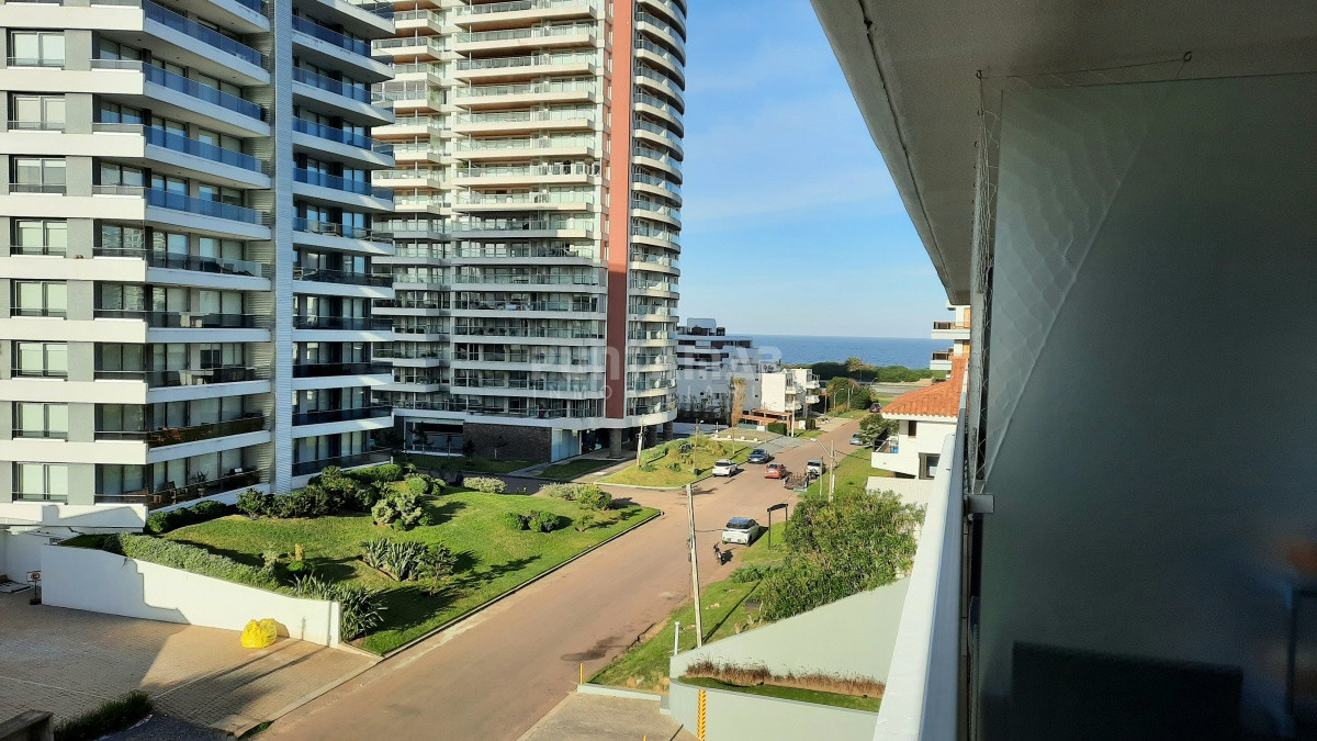 DEPARTAMENTO DE 2 DORMITORIOS CON BALCON  - PMI213004A