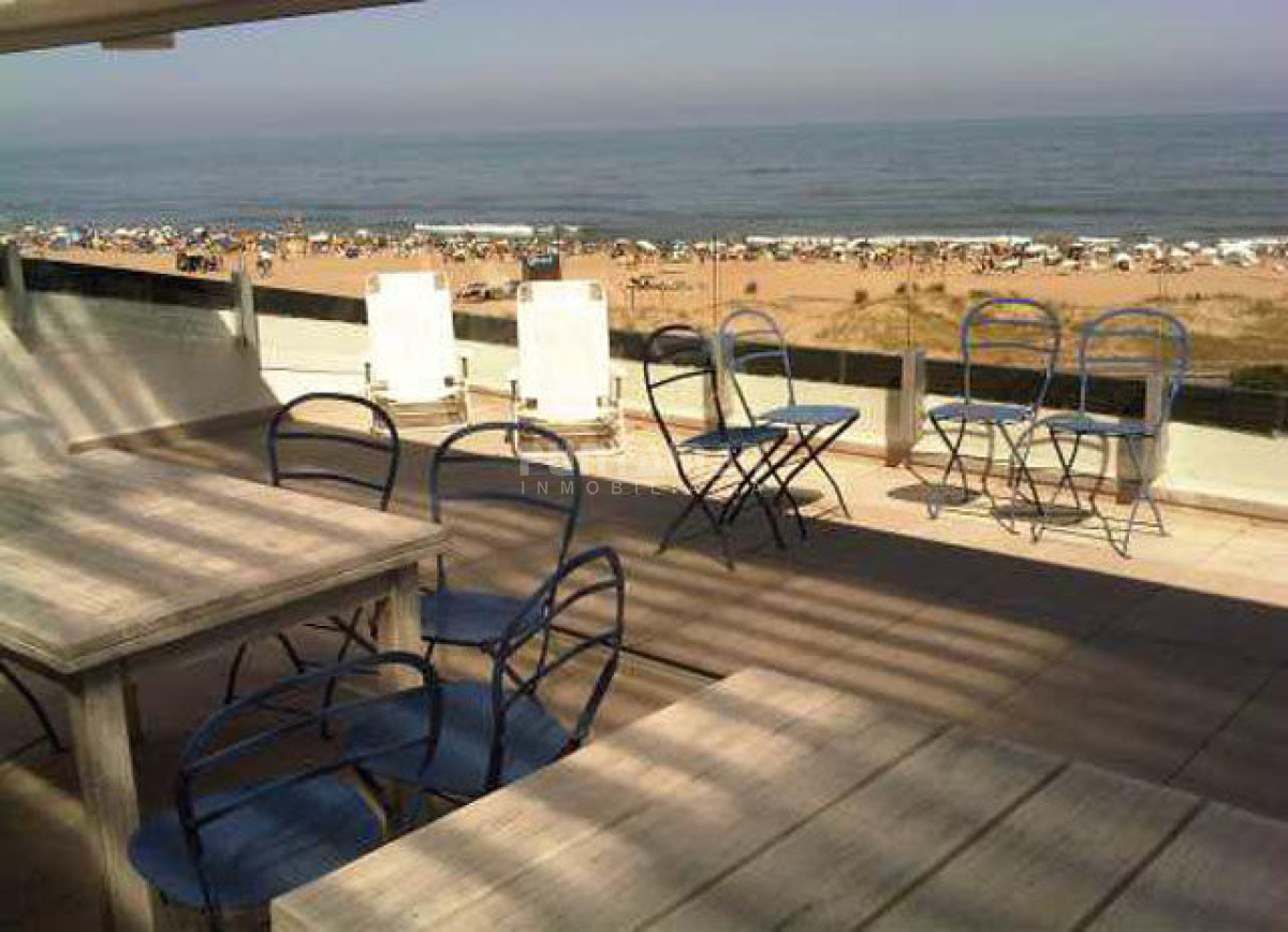 DIVINO APARTAMENTO EN VENTA Y ALQUILER TEMPORADA FRENTE A LA PLAYA  - PMI11A