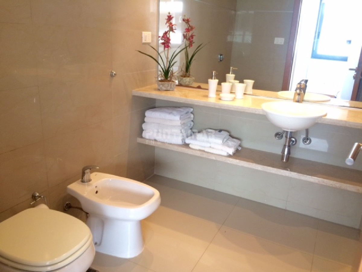 Apartamento ID.9085 - ALQUILER ANUAL O INVERNAL DEPARTAMENTO DE DOS DORMITORIOS  FRENTE AL MAR EN LA BRAVA