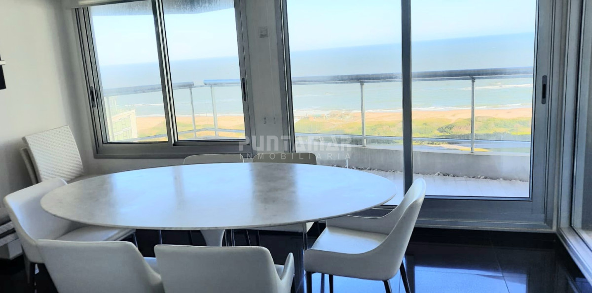 Apartamento ID.212418 - EXCELENTE APARTAMENTO EN EDIFICIO LOOK BRAVA, 3 DORMITORIOS, 1 EN SUITE, BALCON TERRAZA CON PARRILLERO,GARAGE 