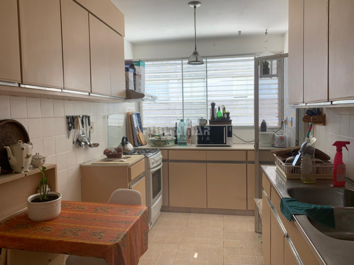 Apartamento ID.212268 - VENTA DE  APARTAMENTO  EN PUNTA DEL ESTE  A PASOS DEL PUERTO, 4 DORMITORIOS Y 3 BAÑOS
