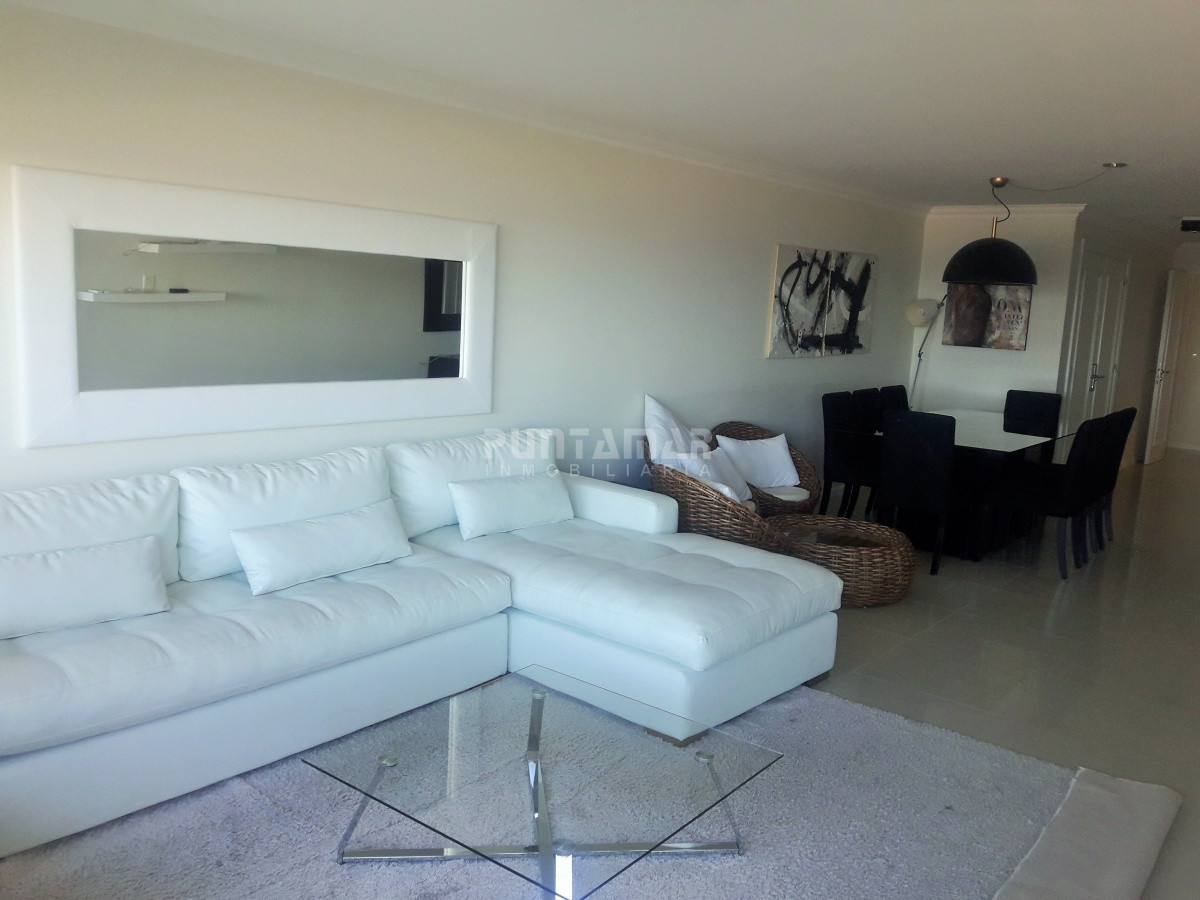 Apartamento ID.210213 - IMPORTANTE DEPARTAMENTO DE 3 DORMITORIOS EN SUITE CON VISTA AL MAR EN EDIFICIO DE GRAN CATEGORIA 