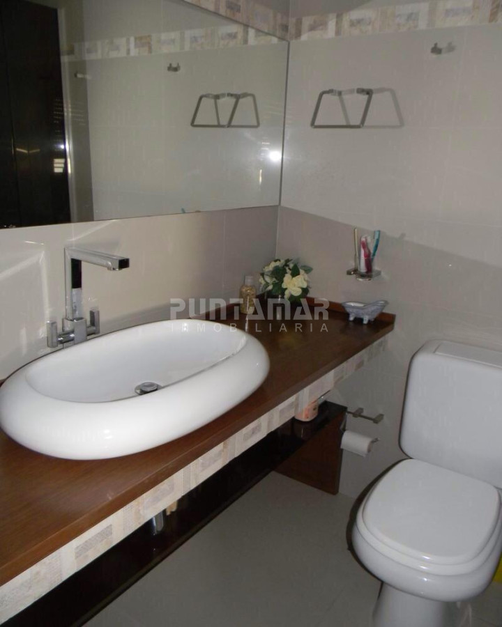 Apartamento ID.1100 - EXCELENTE APARTAMENTO FRENTE AL PUERTO, 4 DORMITORIOS CON DEPENDENCIA DE SERVICIO, TERRAZA Y GARAGE 