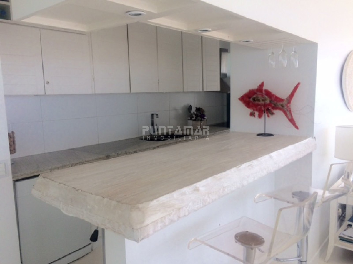 Apartamento ID.211615 - DEPARTAMENTO DE 3 DORMITORIOS EN PISO 18 CON EXCELENTES VISTAS 