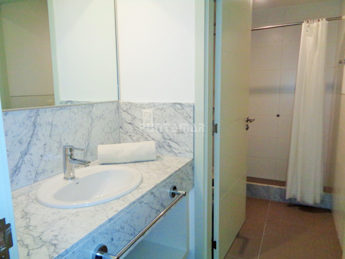 Apartamento ID.211839 - APARTAMENTO EN PUNTA BALLENA, CERCA DE PLAYA PORTEZUELO, VISTA Y ATARDECERES INCREIBLES..!!!