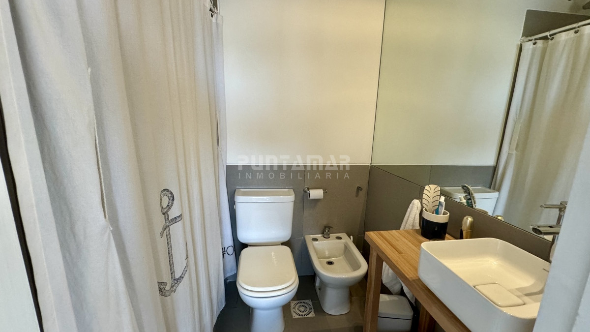 Apartamento ID.213400 - TRIPLEX RECICLADO DE 3 DORMITORIOS A METROS DEL MAR EN LA BARRA - MONTOYA