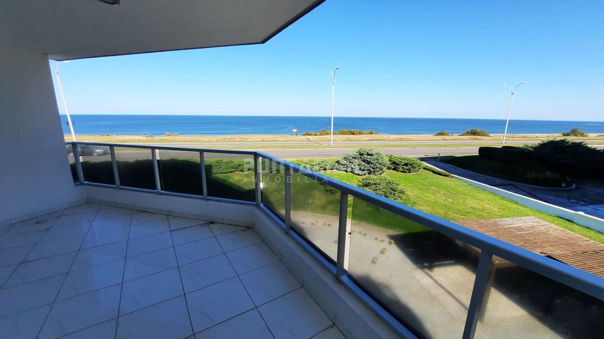 Apartamento ID.212985 - DEPARTAMENTO DE 3 DORMITORIOS CON VISTA AL MAR 