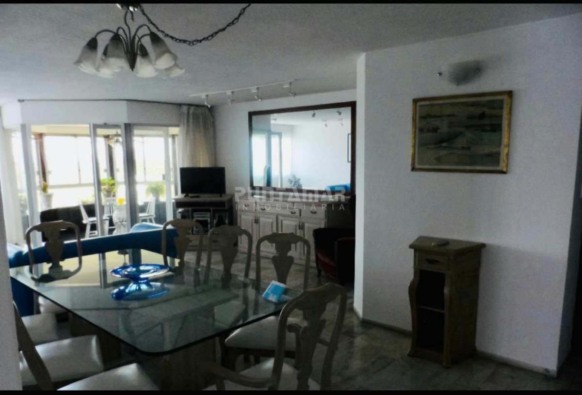 Apartamento ID.213390 - DEPARTAMENTO DE 4 DORMITORIOS EN ZONA ROOSEVELT 