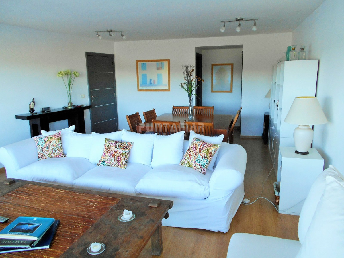 Apartamento ID.211775 - DIVINO DUPLEX DE TRES DORMITORIOS, AMPLIA TERRAZA Y UNA VISTA INCREÍBLE HACIA EL MAR