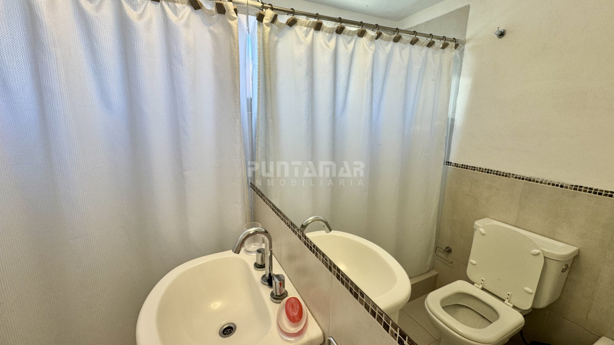 Apartamento ID.213542 - HERMOSO APARTAMENTO DE 1 DORMITORIO PRIMERA AL MAR LINEA EN PUNTA DEL ESTE 