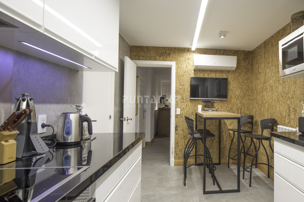 Apartamento ID.213482 - ESPECTACULAR APARTAMENTO RECICLADO DE 3 DORMITORIOS Y DEPENDENCIA CON VISTA AL MAR
