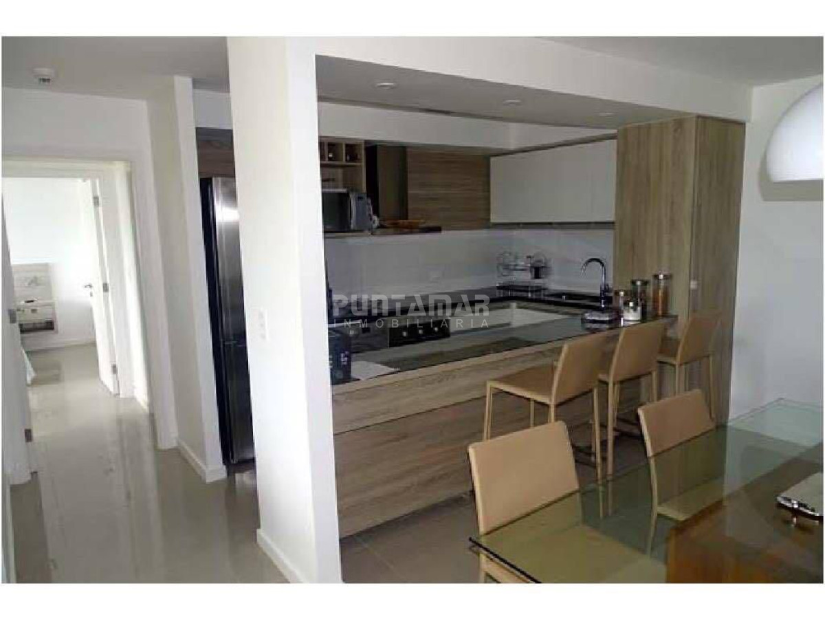 Apartamento ID.212766 - EXCLUSIVO DEPARTAMENTO DE 2 DORMITORIOS CON TERRAZA, PARRILLERO Y JACUZZI PROPIOS