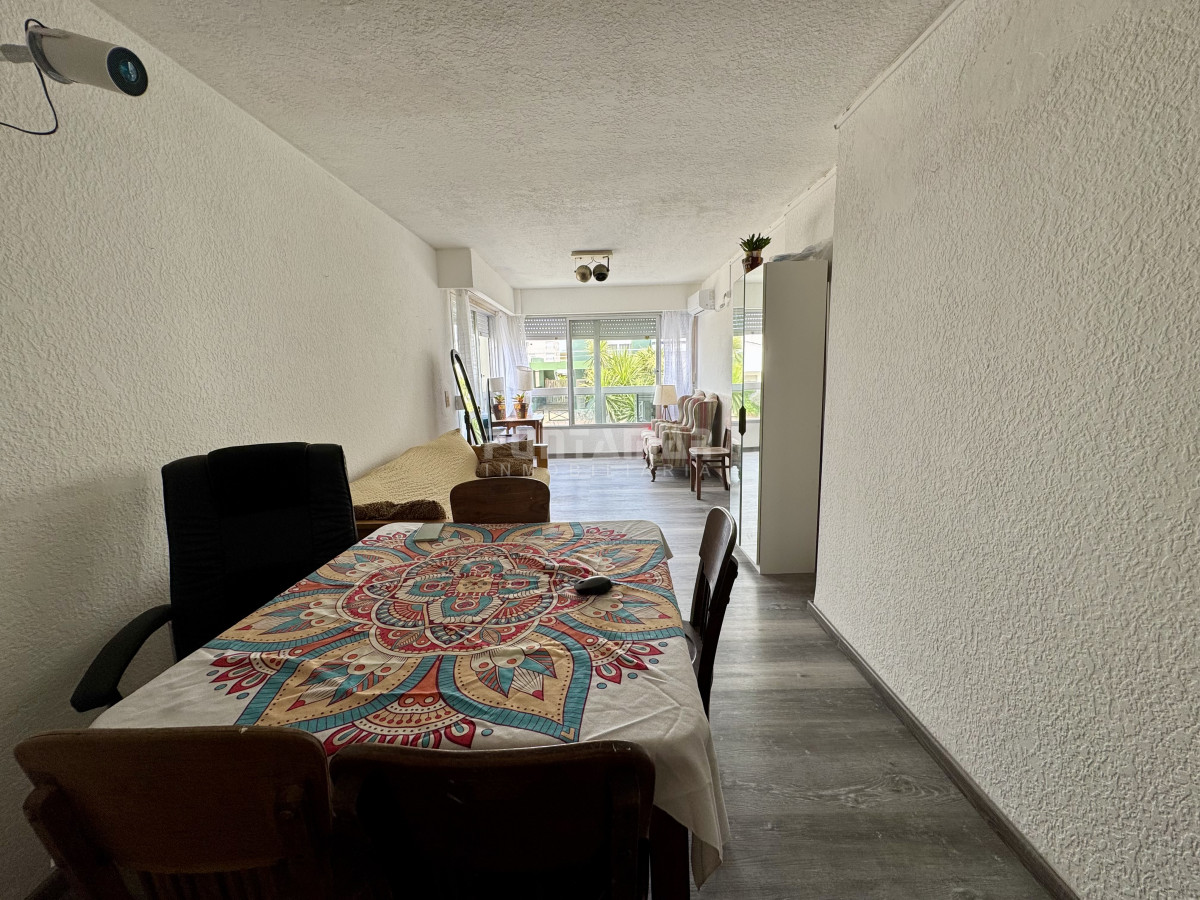 Apartamento ID.213808 - Departamento en edificio Karol en venta