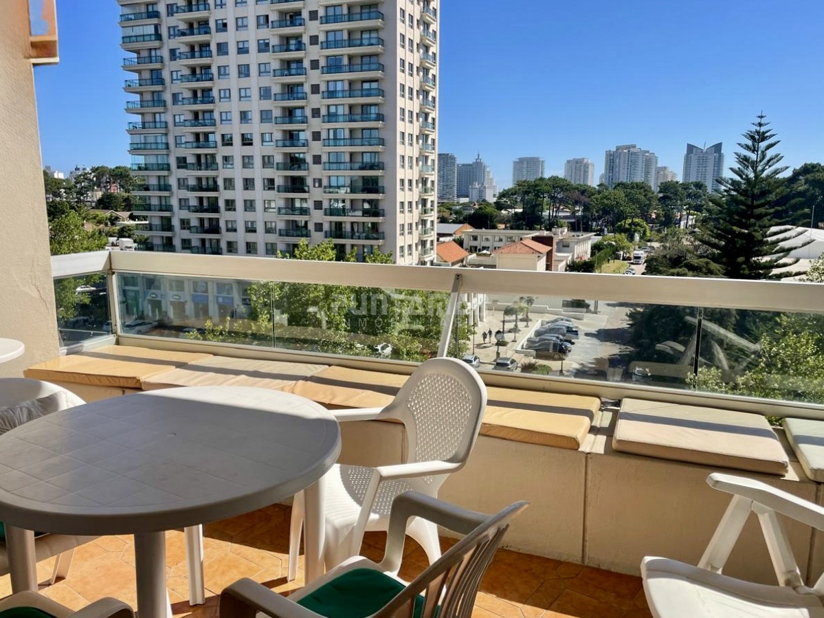 Apartamento ID.213655 - ALQUILER ANUAL DE APARTAMENTO DE 4 DORMITORIOS. PUNTA DEL ESTE