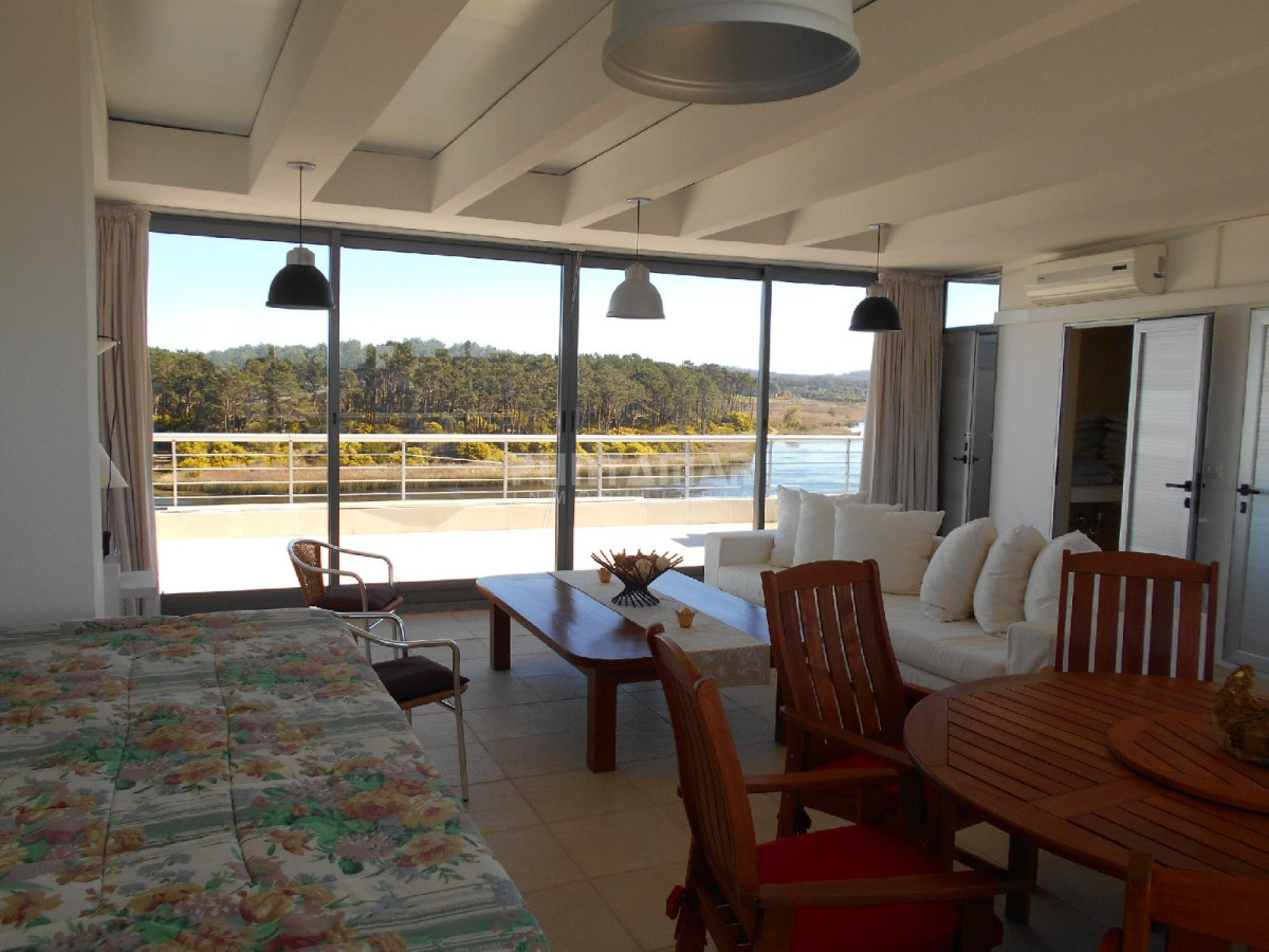 Apartamento ID.211775 - DIVINO DUPLEX DE TRES DORMITORIOS, AMPLIA TERRAZA Y UNA VISTA INCREÍBLE HACIA EL MAR