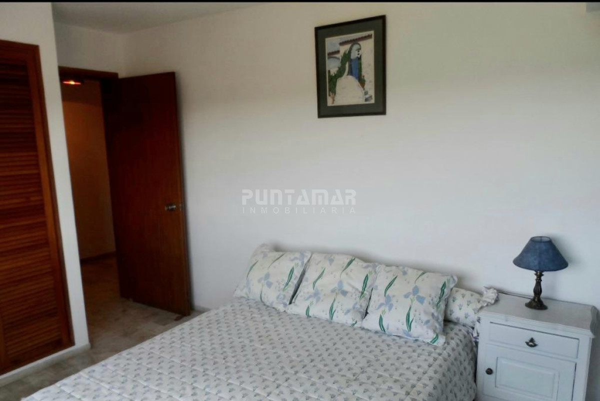 Apartamento ID.213390 - DEPARTAMENTO DE 4 DORMITORIOS EN ZONA ROOSEVELT 