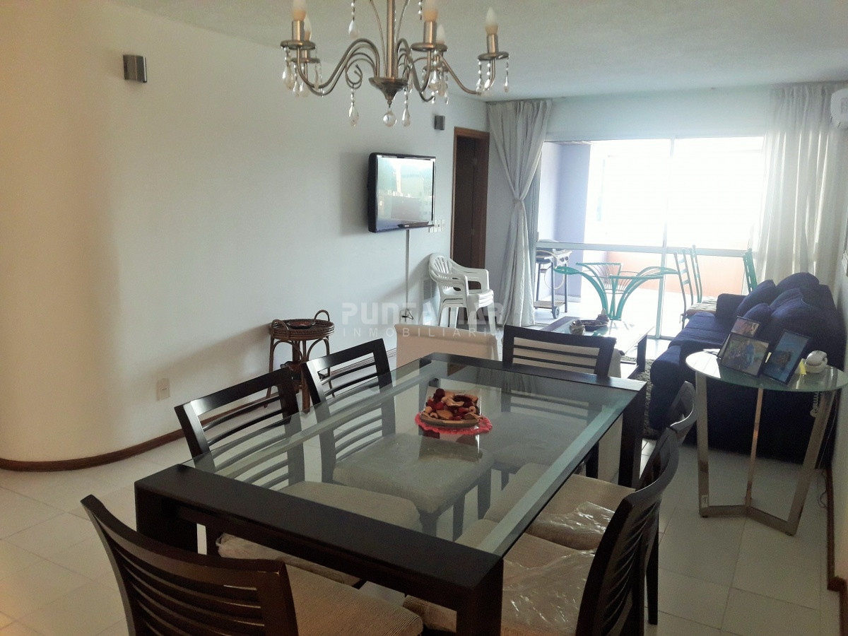 Apartamento ID.211857 - EDIFICIO CON AMENITIS A PASOS DE PLAYA BRAVA , DOS DORMITORIOS Y DEPENDENCIA DE SERVICIO.