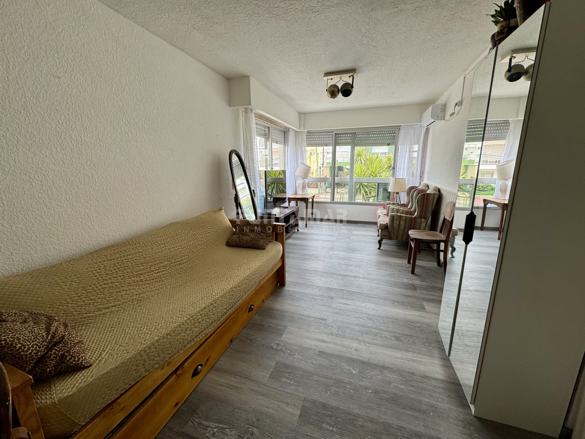 Apartamento ID.213808 - Departamento en edificio Karol en venta