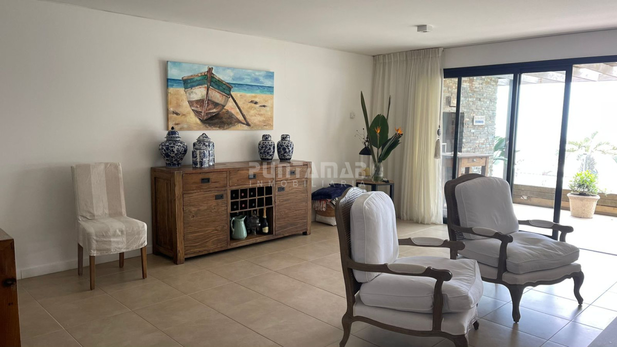 Apartamento ID.212885 -  APARTAMENTO FRENTE AL MAR CON TERRAZA Y PARRILLERO , ALQUILER DE  TEMPORADA 