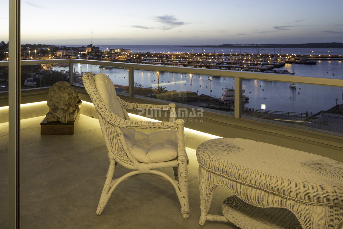 Apartamento ID.213482 - ESPECTACULAR APARTAMENTO RECICLADO DE 3 DORMITORIOS Y DEPENDENCIA CON VISTA AL MAR