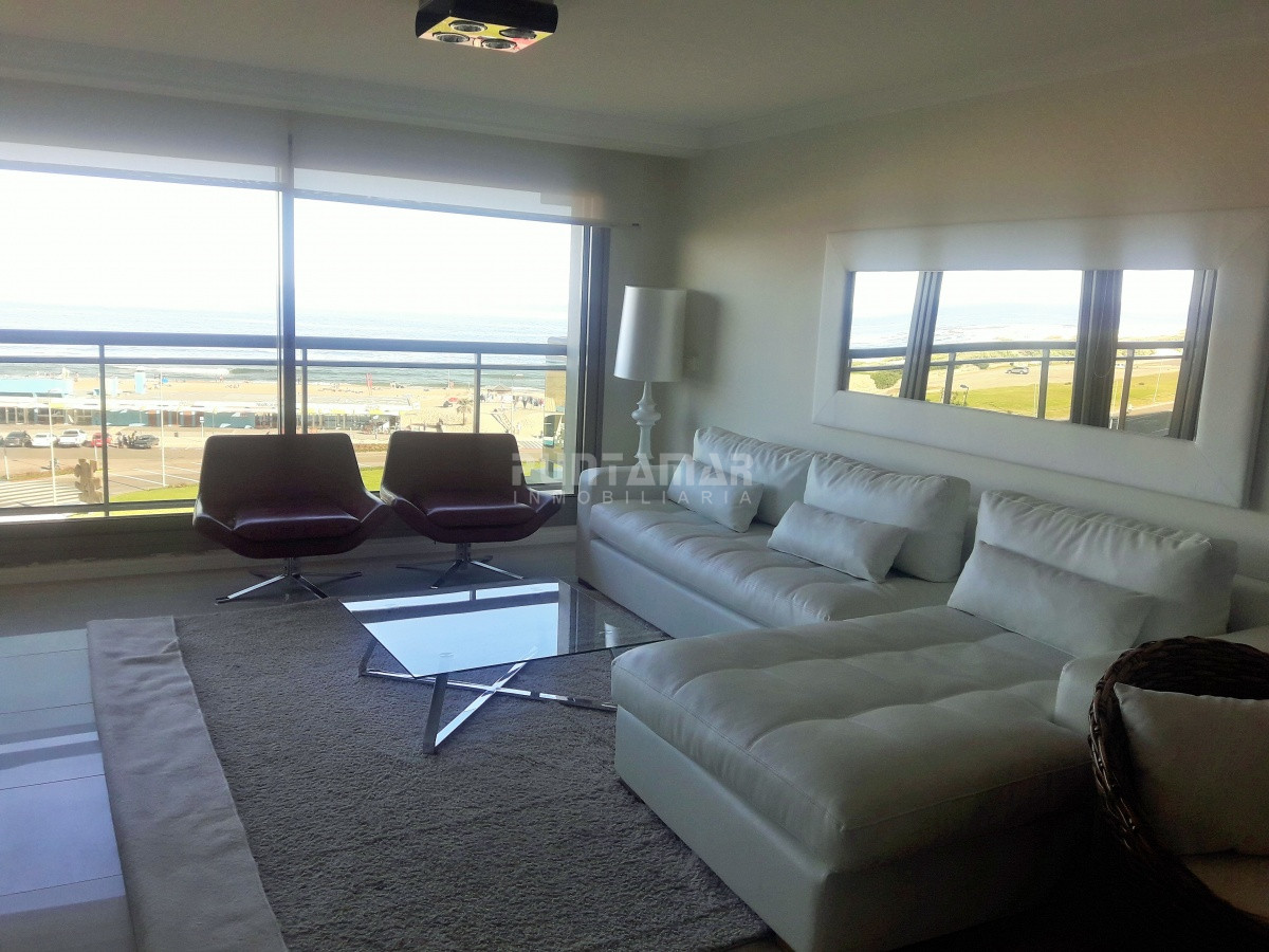 Apartamento ID.210213 - IMPORTANTE DEPARTAMENTO DE 3 DORMITORIOS EN SUITE CON VISTA AL MAR EN EDIFICIO DE GRAN CATEGORIA 